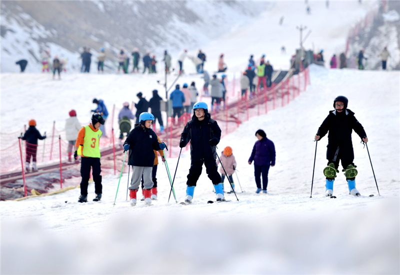 冰雪场馆过大年成为河北新风景